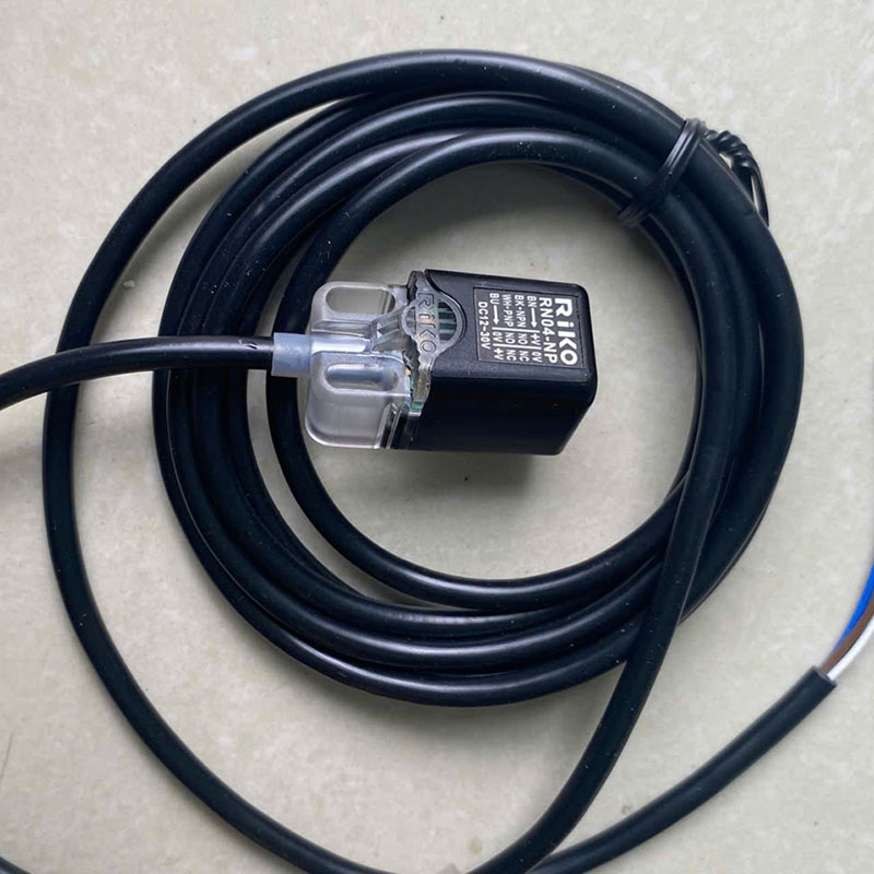 Cảm biến Riko RN04-NP